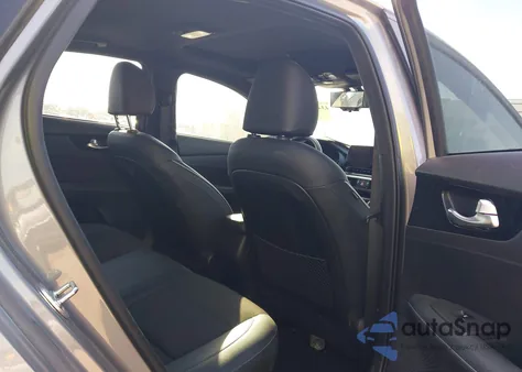 2023 Kia Forte Gt-Line z USA, uszkodzony, nr VIN 3KPF54AD9PE614602